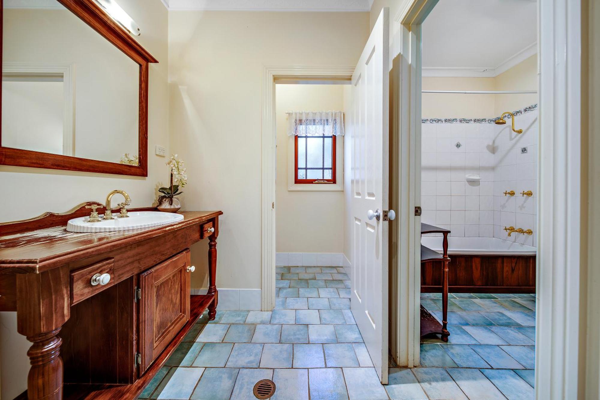 Whispering Pines Holiday home