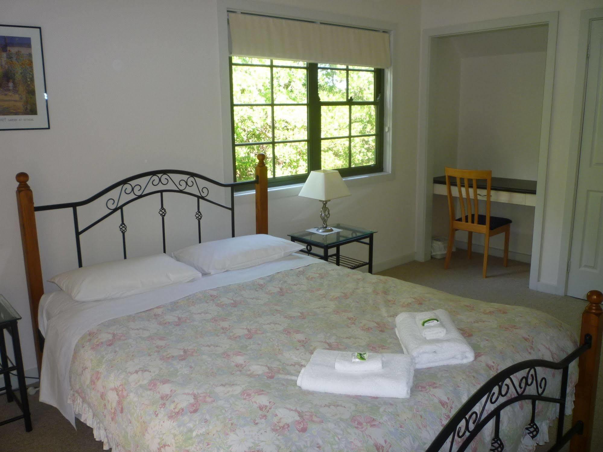 Whispering Pines * Wentworth Falls